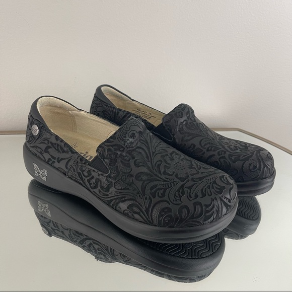 ALEGRIA Black Leather Floral Paisley Embossed Keli Professional Slip On Loafers - Picture 3 of 12